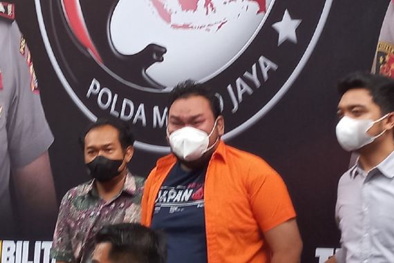 Tangis Komika Fico Fachriza Pecah Saat Dihadirkan di Polda Metro Jaya - JPNN.COM