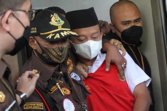 Hakim Putuskan Nasib 9 Bayi yang Dilahirkan Korban Pemerkosaan Herry Wirawan, Begini - JPNN.COM