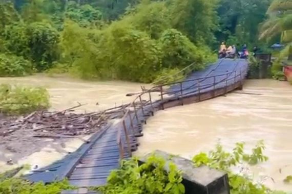 Banjir di Aceh Timur, 11 Jembatan Rusak Parah  - JPNN.COM