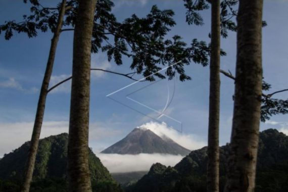 Merapi Mengalami 161 Kali Gempa Guguran, Statusnya Masih Siaga - JPNN.COM