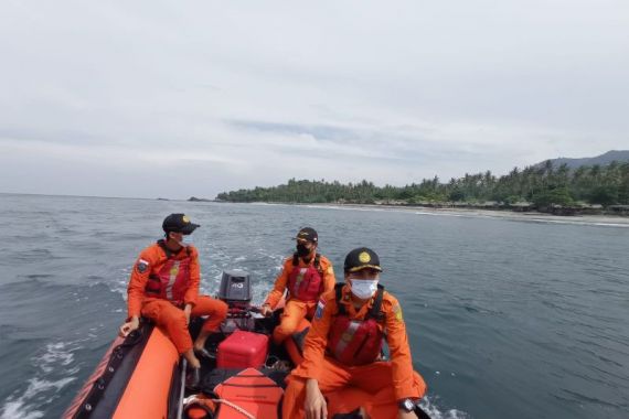 Pamit Buang Hajat, Zoel Salim Hilang di Pantai Lombok Barat, Tim SAR Bergerak - JPNN.COM