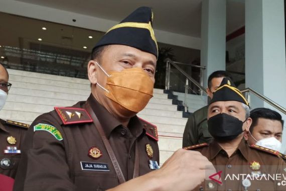 Kejati Riau Tahan Dekan Fisip Unri - JPNN.COM