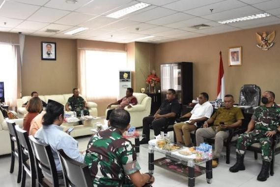 Kunjungi DPRD Maluku, Pangdam Kenalkan Program Mutiara Pattimura - JPNN.COM