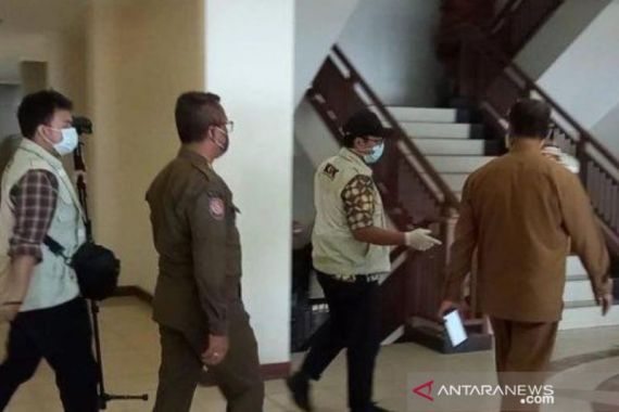 Kantor Bupati PPU Digeledah Penyidik KPK, Ini Hasilnya - JPNN.COM