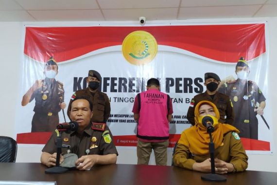 Kejati Kalbar Tahan Tersangka Korupsi Penerimaan Pajak Daerah  - JPNN.COM