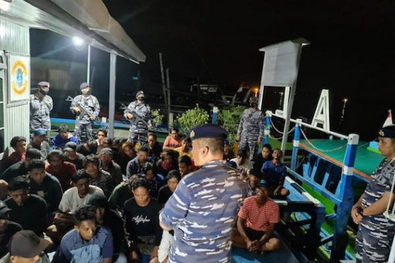 Kolonel Siswo Pimpin Penyergapan 8 Kapal Pencuri Batu Bara, Lihat - JPNN.COM