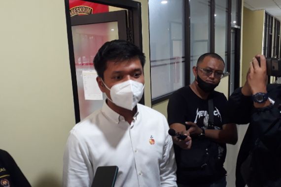 Kabar Terbaru Kasus Pelempar Bom Molotov ke Pos Polisi, Kompol Alexander Sebut Densus 88 - JPNN.COM