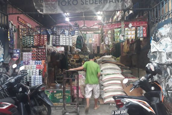 Harga Minyak Goreng di Pasar Masih Tinggi, Pedagang Kecewa - JPNN.COM