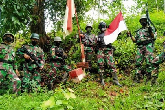 Dengan Senjata Lengkap, Prajurit Marinir TNI AL Bergerak ke Perbatasan Indonesia-Malaysia - JPNN.COM