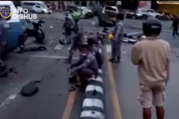 Innalillahi, Kecelakaan Beruntun di Simpang Rapak Balikpapan Renggut Banyak Korban - JPNN.COM