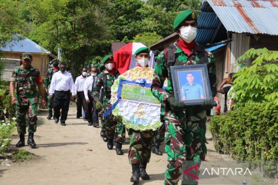 Bupati Raja Ampat Mengutuk Keras Aksi KKB yang Menewaskan Anggota TNI Sertu Miskael - JPNN.COM