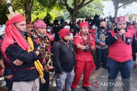 Pernyataan Edy Mulyadi Membuat Ormas Dayak di Kalteng Turun ke Jalan - JPNN.COM