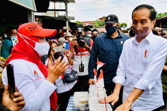 Santi: Aku Dikasih Uang Rp 200 Ribu, Terima Kasih, Pak Jokowi - JPNN.COM