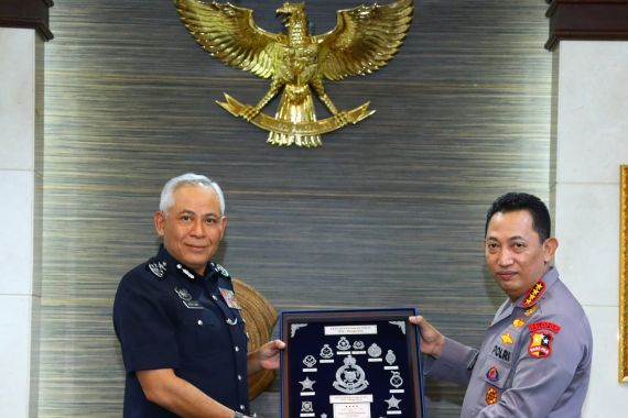 Kapolri Bertemu Kepala Kepolisian Malaysia, Bahas Sejumlah Persoalan Penting - JPNN.COM