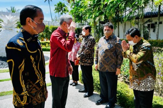 PM Singapura Disambut Presiden Jokowi, Lihat Caranya Menyapa Prabowo - JPNN.COM