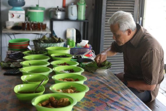 Menu Makan Siang Ganjar Pranowo Hari Ini Sangat Menggoda, Kamu Harus Coba - JPNN.COM