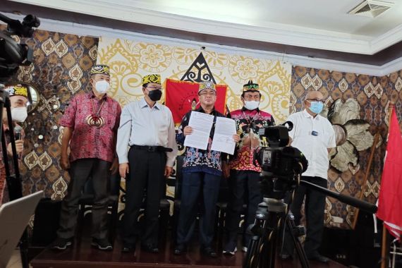Majelis Adat Dayak Nasional Desak Polri Segera Tangkap Edy Mulyadi Cs - JPNN.COM
