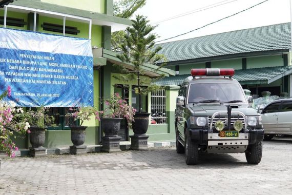 Tingkatkan Kesehatan Masyarakat, Bea Cukai Banjarmasin Hibahkan Ambulans - JPNN.COM