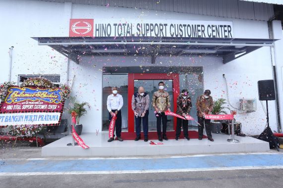 Hino Indonesia Meresmikan Fasilitas Pelatihan Berkendara untuk Sopir Truk dan Bus - JPNN.COM