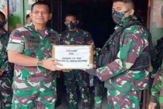 TNI Baku Tembak dengan KSB Gome, Pratu Rahman Gugur, Danrem Angkat Suara - JPNN.COM