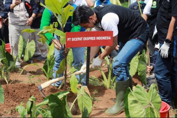 SiCepat Ekspres Resmikan Program Bina Desa Konservasi Lahan Kritis di Cibiru - JPNN.COM