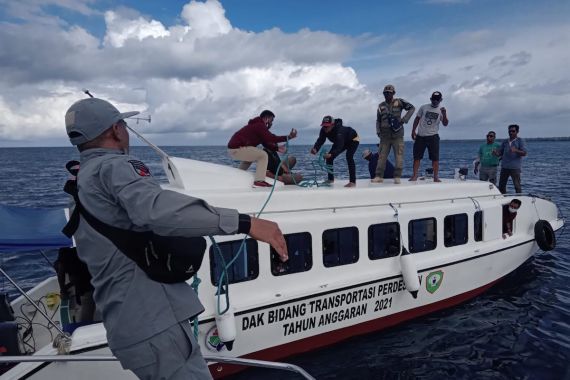 Waduh, Speedboat yang Ditumpangi Seorang Pejabat Beserta Rombongan Mati Mesin - JPNN.COM