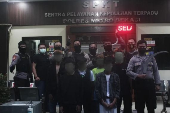 6 Bocah Berlagak Gangster Ditangkap Polisi, Barang Buktinya Bikin Ngilu - JPNN.COM