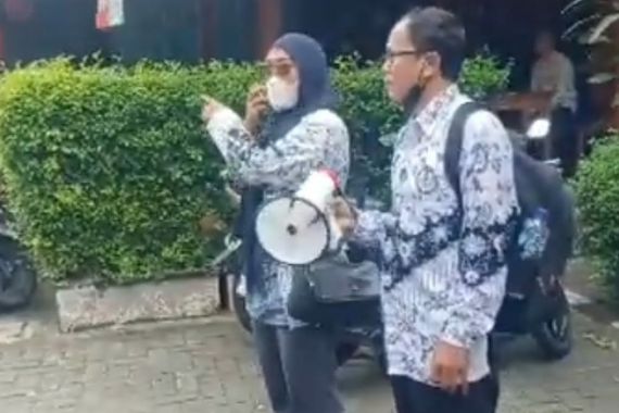 Heti: Ada Apa dengan Komisi 2, Guru Honorer Datang Malah Kunker, Menghindar? - JPNN.COM