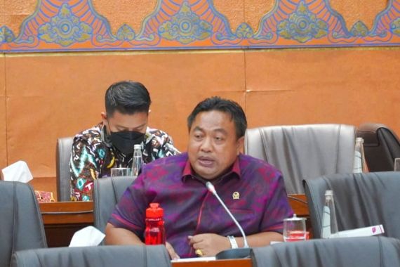 Nyoman Parta DPR Beberkan Dampak dan Solusi Terkait Rencana Kenaikan Harga Pertalite dan Gas Elpiji 3 KG - JPNN.COM