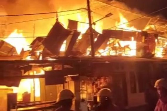 Kebakaran Besar di Duri Kepa Jakarta Barat, Ratusan Rumah Hangus - JPNN.COM