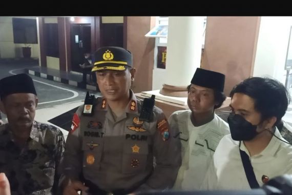 Warga Geruduk Polres Minta Habib YS Dibebaskan, Bambang Rukminto Berkata Begini - JPNN.COM