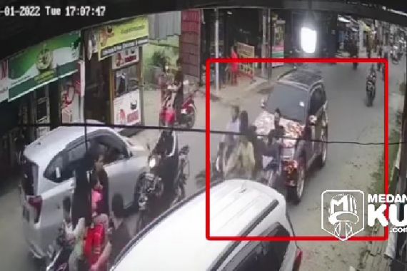 Mobil Loreng FBI Tabrak Sejumlah Pengendara di Medan, 1 Tewas - JPNN.COM