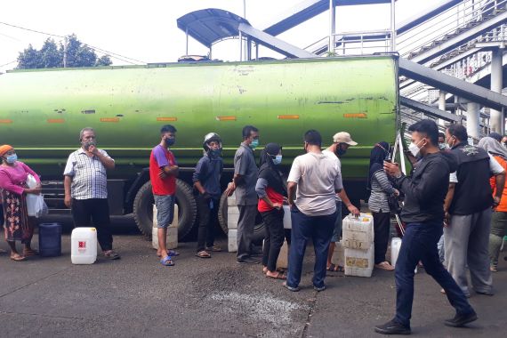 Hore! Minyak Goreng Murah Ada di Pasar Kramat Jati, Pedagang Gembira - JPNN.COM