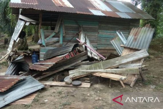 Rumah Warga Kampar Riau Dirusak, Pelakunya Bikin Gempar, Ganas - JPNN.COM