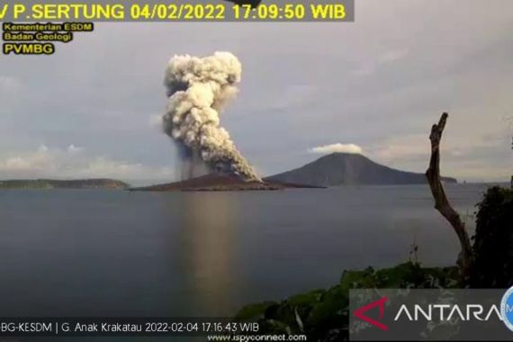 Gunung Anak Krakatau Erupsi 9 Kali, BNPB Keluarkan Peringatan - JPNN.COM