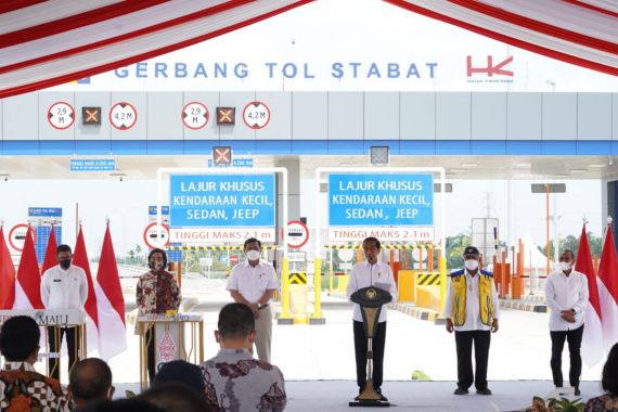 Jokowi: Jalan Tol Binjai-Stabat Bikin Harga Komoditas Lebih Kompetitif - JPNN.COM