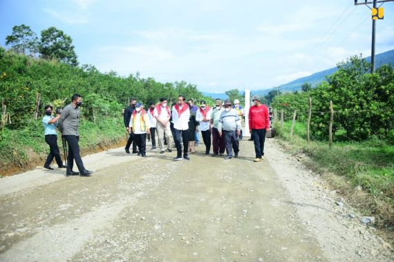 Pemerintah Perbaiki Jalan Sesuai Aspirasi Petani Pengirim 3 Ton Jeruk ke Istana - JPNN.COM