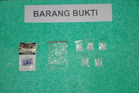 Seorang Petani di Kolaka Utara Ditangkap Polisi, Ada Barang Haram di Saku Celananya - JPNN.COM