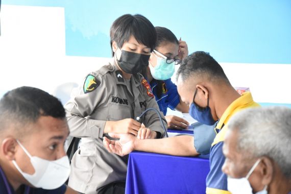 Kanwil Kemenkumham NTT Gelar Vaksinasi Massal, Warga Binaan Pemasyarakatan Bersyukur - JPNN.COM