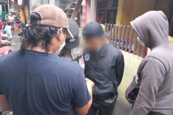 Siapa yang Kenal Pria Bertopi Hitam Ini? Siap-Siap Saja Ya - JPNN.COM