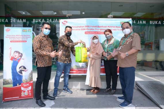 SGM Eksplor dan Apotek K-24 Salurkan Donasi 500 Paket Nutrisi di 5 Kota - JPNN.COM