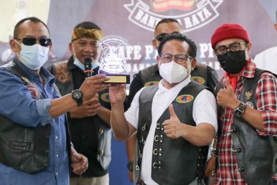 Diangkat sebagai Anggota Kehormatan SOG, Gus Muhaimin Sebut Vespa Tak Kenal Kasta - JPNN.COM