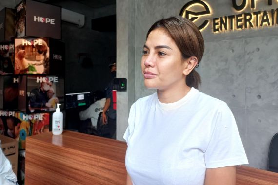 Nikita Mirzani Terbaring di Depan Dokter, Sakit Apa? - JPNN.COM