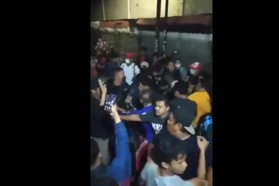 Seorang Pria Diamuk Massa di Jakarta Barat, Ternyata Ini Penyebabnya - JPNN.COM