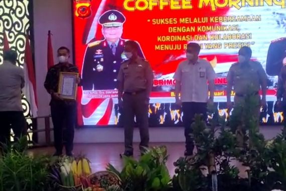 Bambang Hermanto DPR Jadi Warga Kehormatan Polda Jabar - JPNN.COM