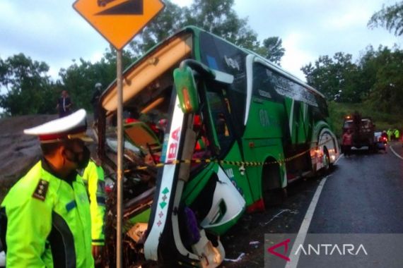 Apa Penyebab Kecelakaan Maut Bus Pariwisata di Bantul? AKBP Ihsan Beri Penjelasan Begini - JPNN.COM