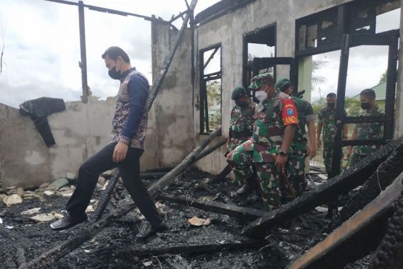 Barak Prajurit Batalyon RK 644/Walet Sakti Terbakar, Letkol Inf Jemi: Kami Masih Investigasi - JPNN.COM