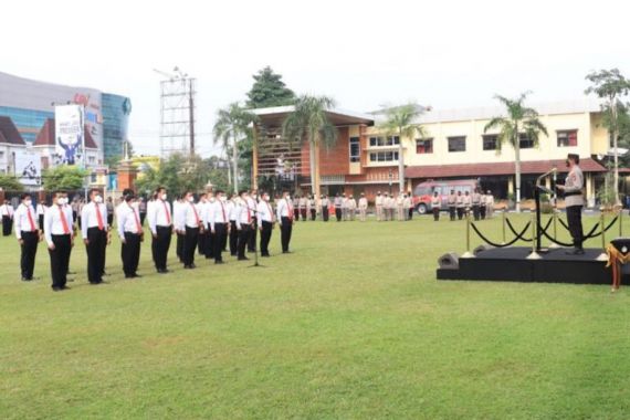 Bikin Bangga, 29 Polisi Dapat Penghargaan dari Irjen Asep Suhendar  - JPNN.COM