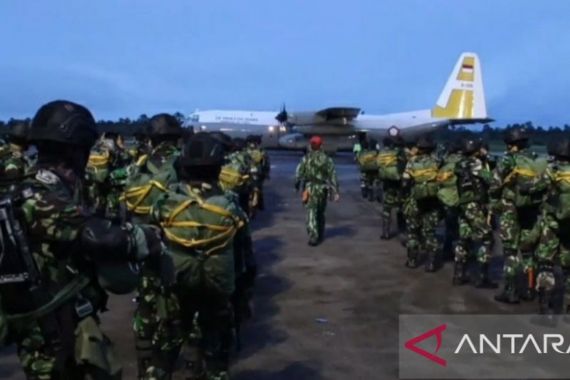 TNI AU Terjunkan 2 Satuan Elite Bersenjata Lengkap - JPNN.COM