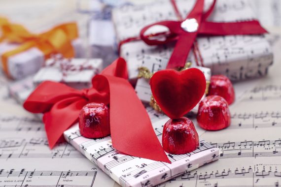 5 Hadiah Valentine untuk Pria yang Anda Cintai, Bikin Dia Bahagia - JPNN.COM